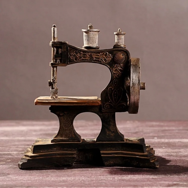 Статуетка Sewing Machine
