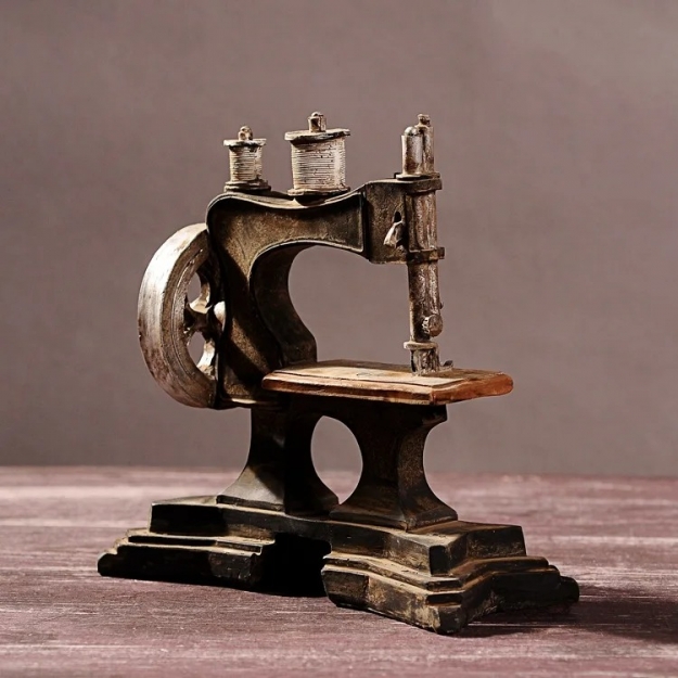 Статуетка Sewing Machine