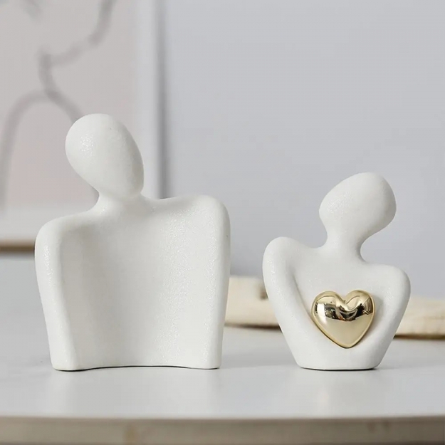 Міні статуетка керамічна Couple Hugging 