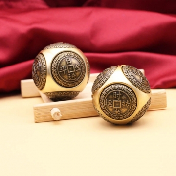 Сувенір Rotating Six-Faced Chinese Lucky Coin